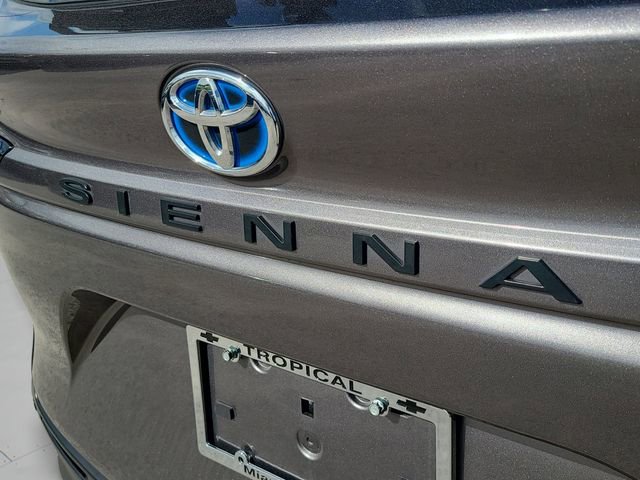 Used 2023 Toyota Sienna XLE FWD image 33
