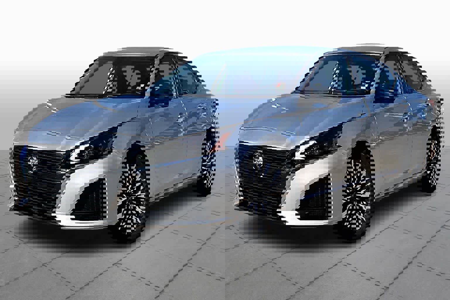 Used 2024 Nissan Altima 2.5 SV image 3