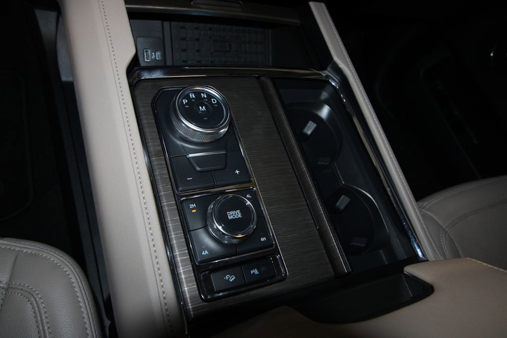 Used 2023 Ford Expedition Limited image 18
