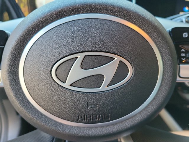 Used 2025 Hyundai Elantra Limited FWD image 31