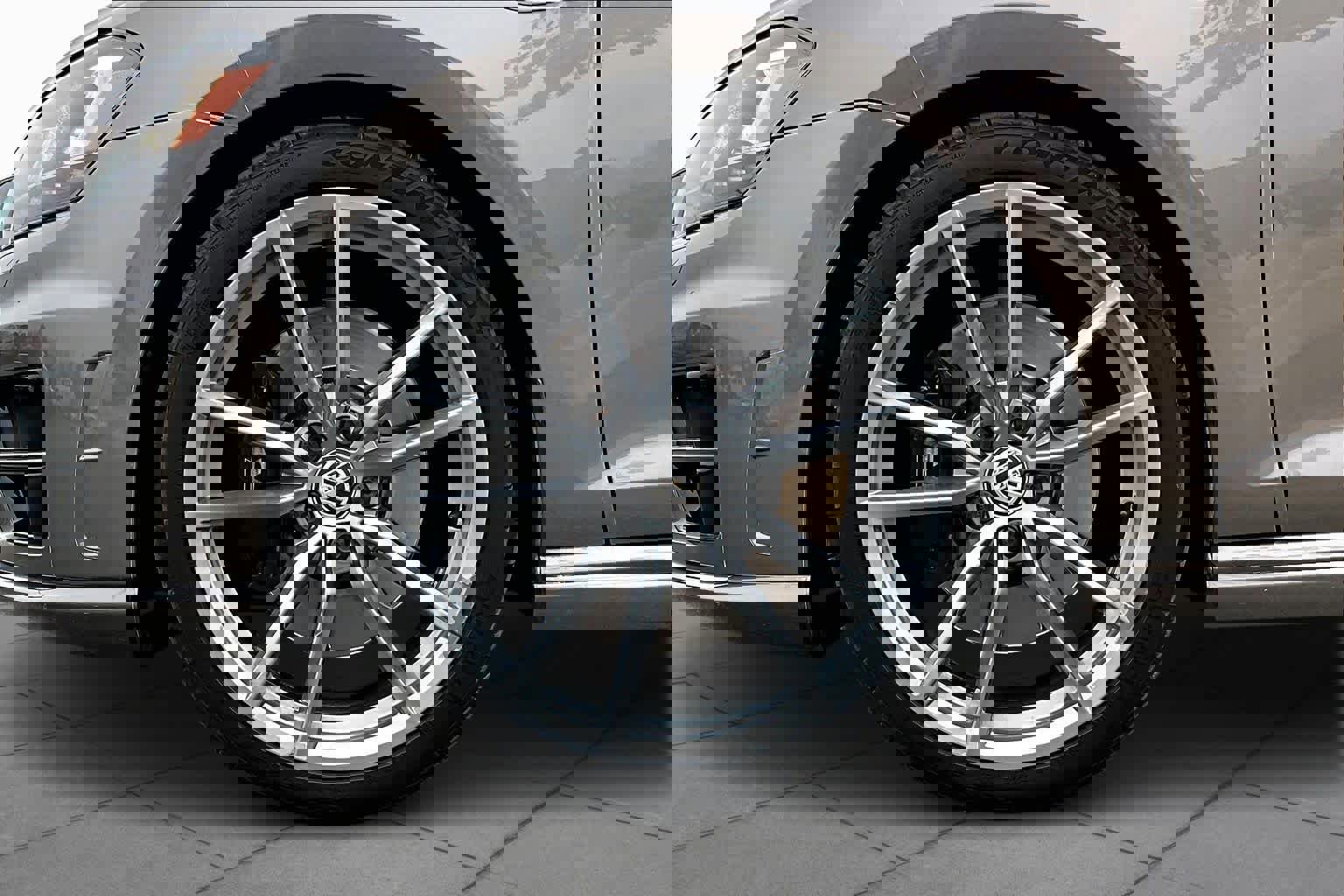 Used 2017 Volkswagen Golf R 4-Door image 10