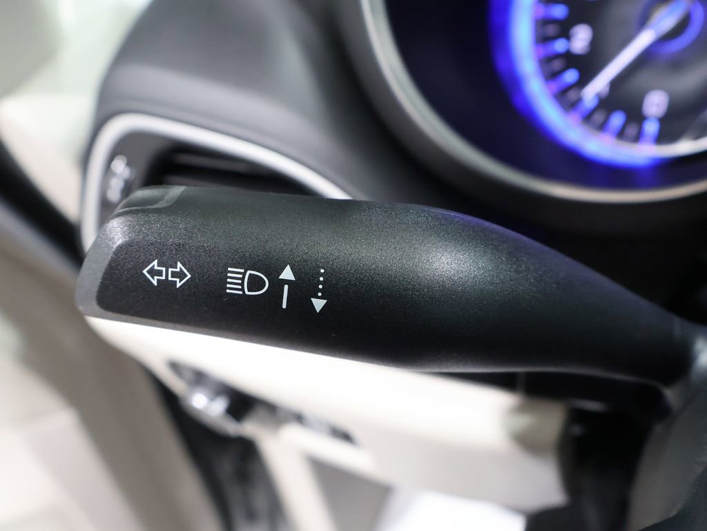 Used 2023 Chrysler Pacifica Touring-L image 39