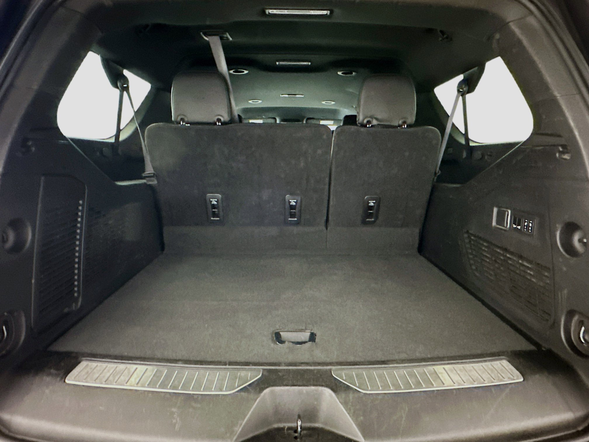 Used 2023 Chevrolet Suburban Premier image 31