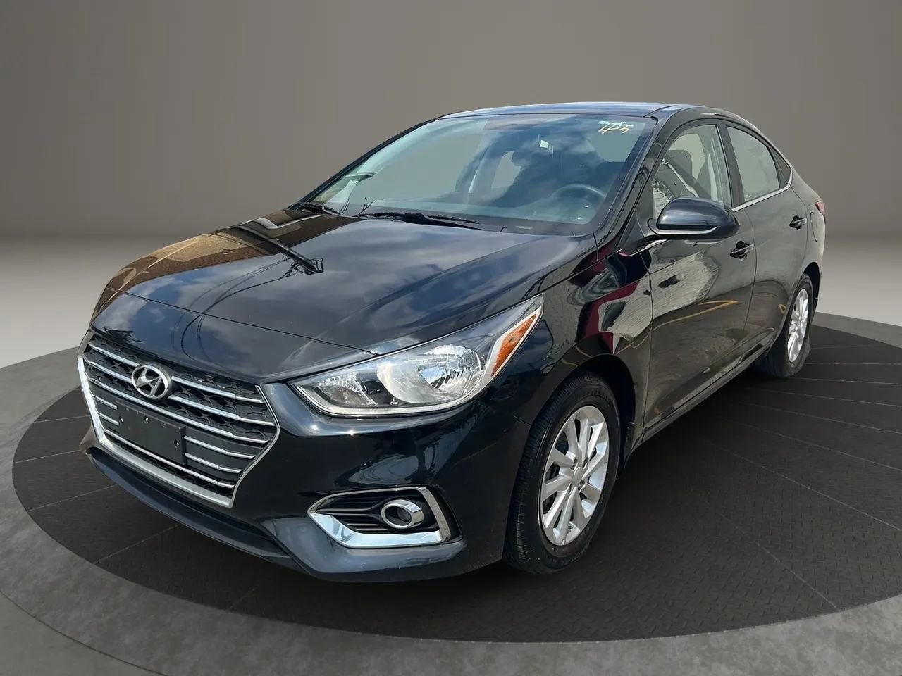 Used 2022 Hyundai Accent SEL image 1