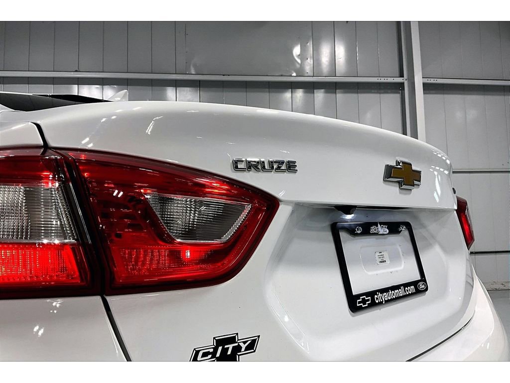 Used 2018 Chevrolet Cruze LT FWD image 10