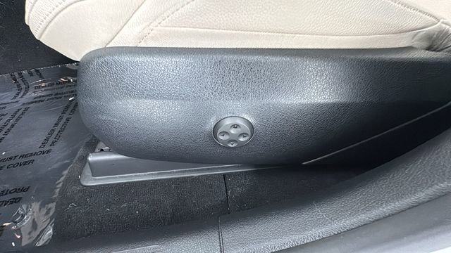 Used 2024 Mercedes-Benz GLC 300 4MATIC image 11