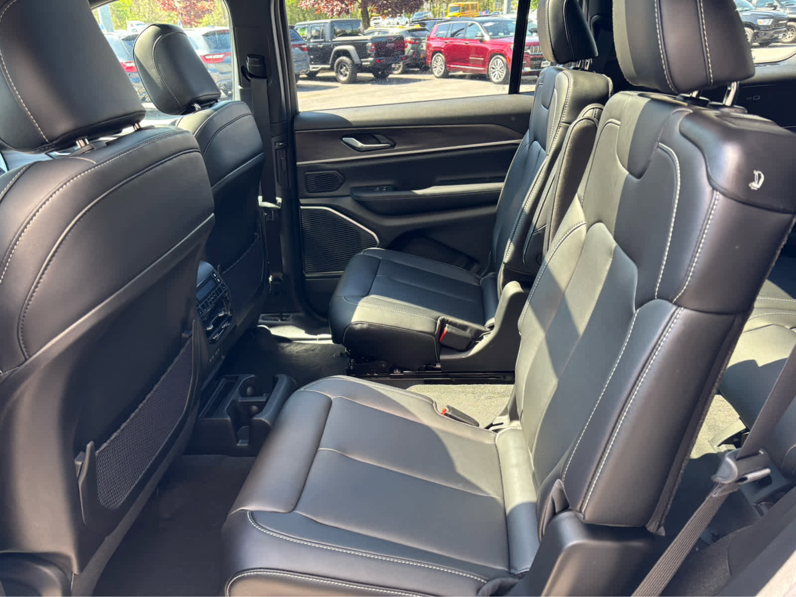 New 2026 Jeep Grand Cherokee L Limited w/ Limited Altitude Package AWD/4WD image 8