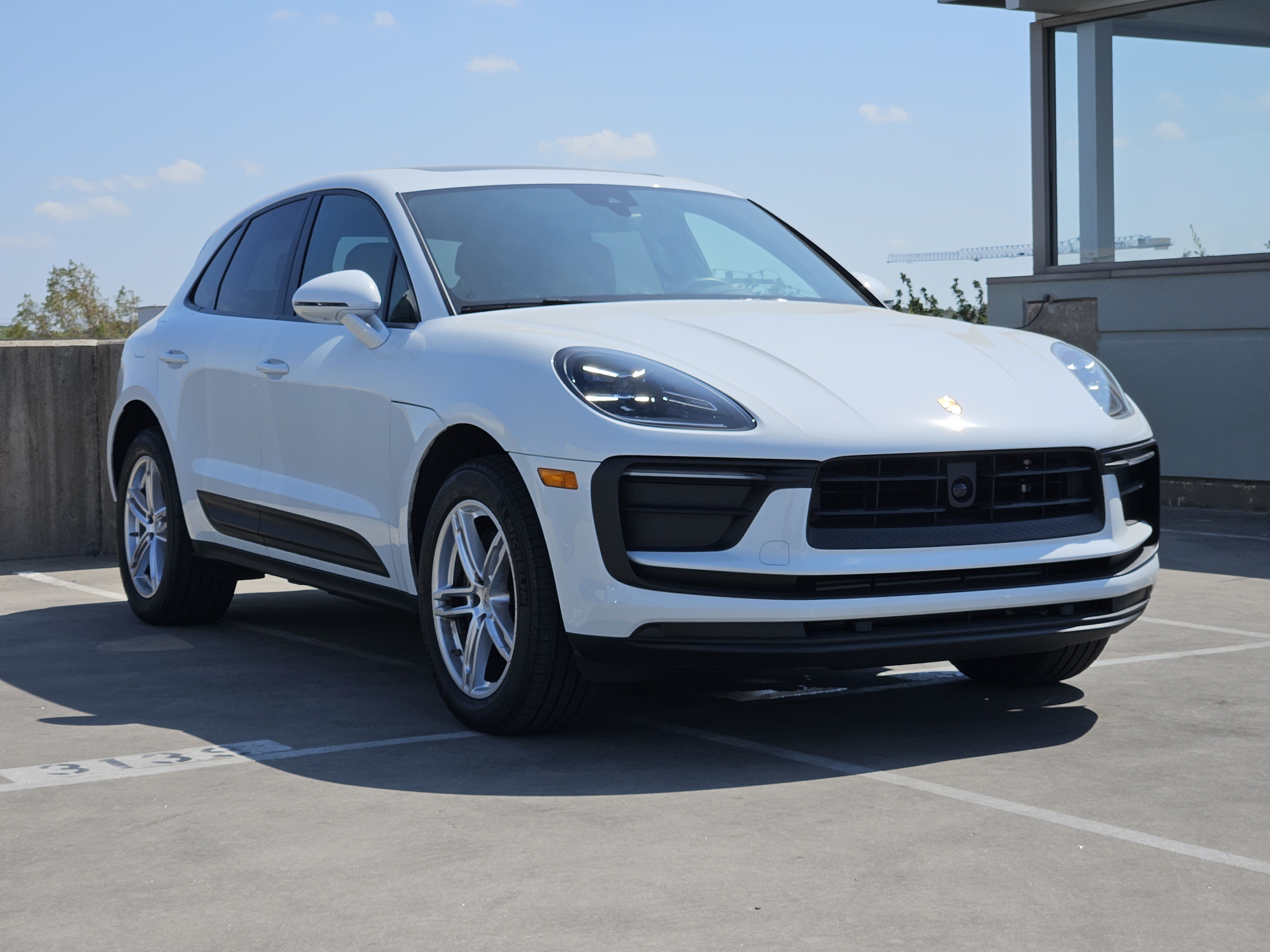 Certified 2026 Porsche Macan AWD/4WD image 10