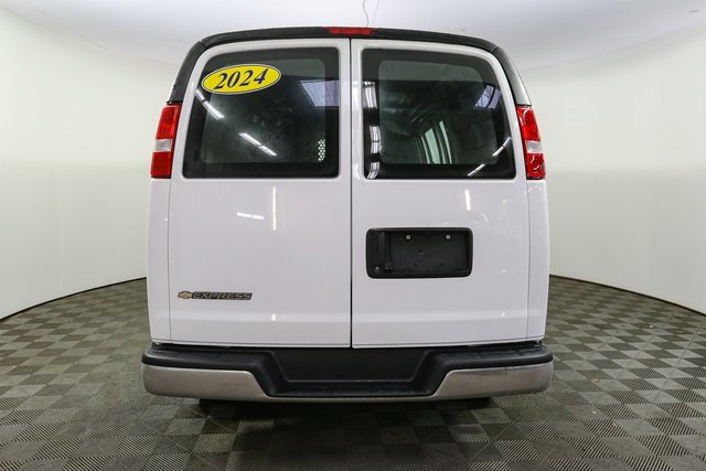 Used 2024 Chevrolet Express 2500 image 8