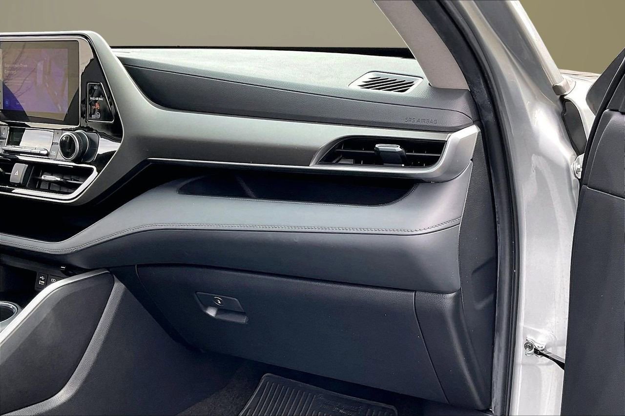 Used 2023 Toyota Highlander L image 19