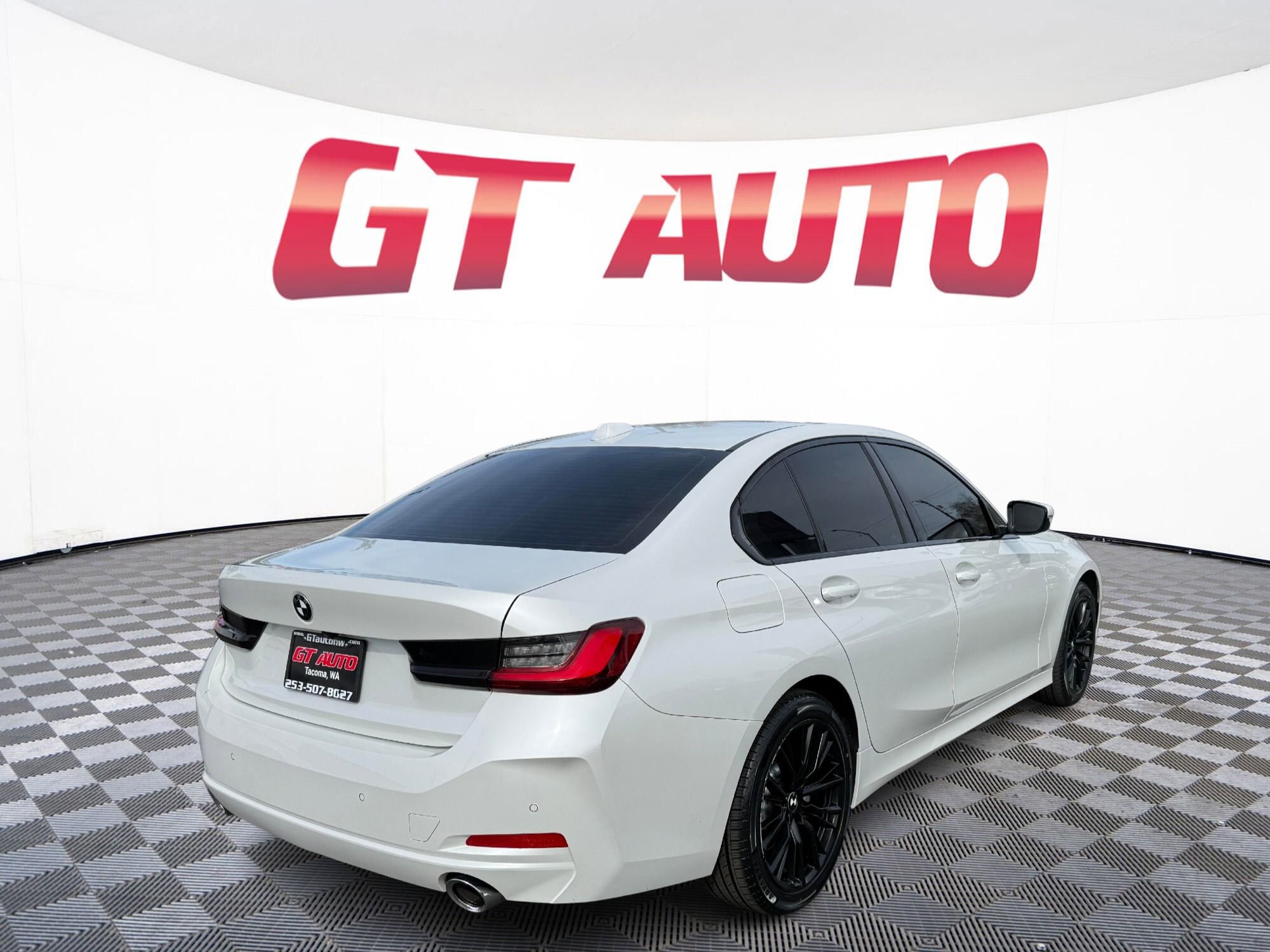 Used 2023 BMW 330i xDrive Sedan w/ Convenience Package image 6