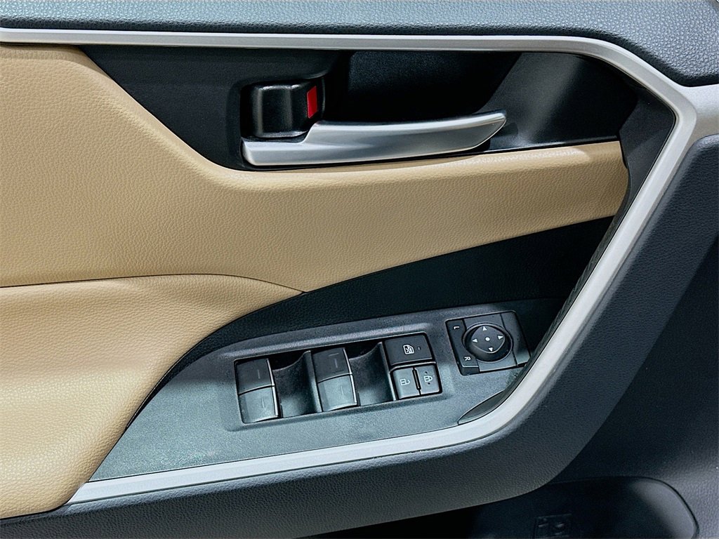 Used 2025 Toyota RAV4 XLE Premium image 17