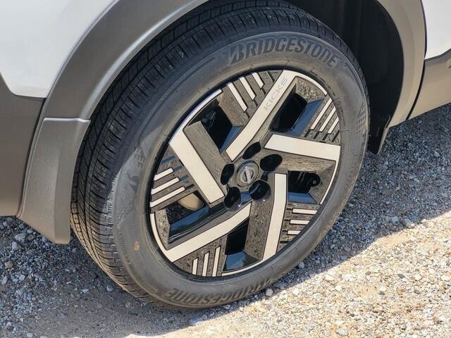 New 2025 Nissan Kicks SV w/ Illumination Package image 5