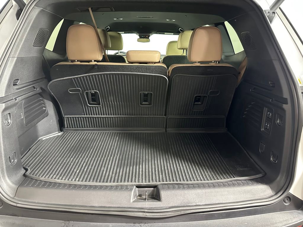 Used 2025 Buick Enclave Preferred w/ Power Package image 31