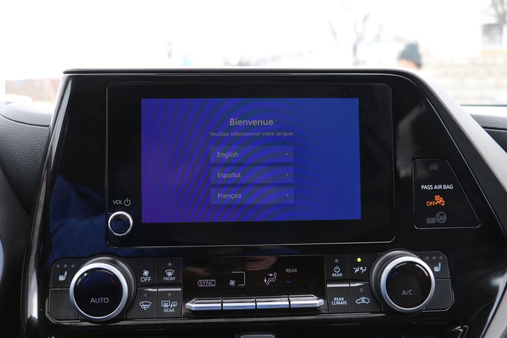 Used 2025 Toyota Highlander XLE AWD/4WD image 15