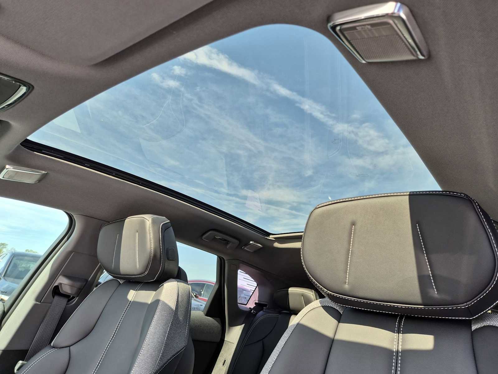 Used 2025 Cadillac Optiq Sport 1 AWD/4WD image 18