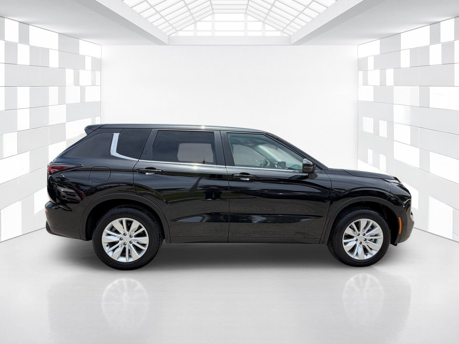 Used 2025 Mitsubishi Outlander ES AWD/4WD image 8