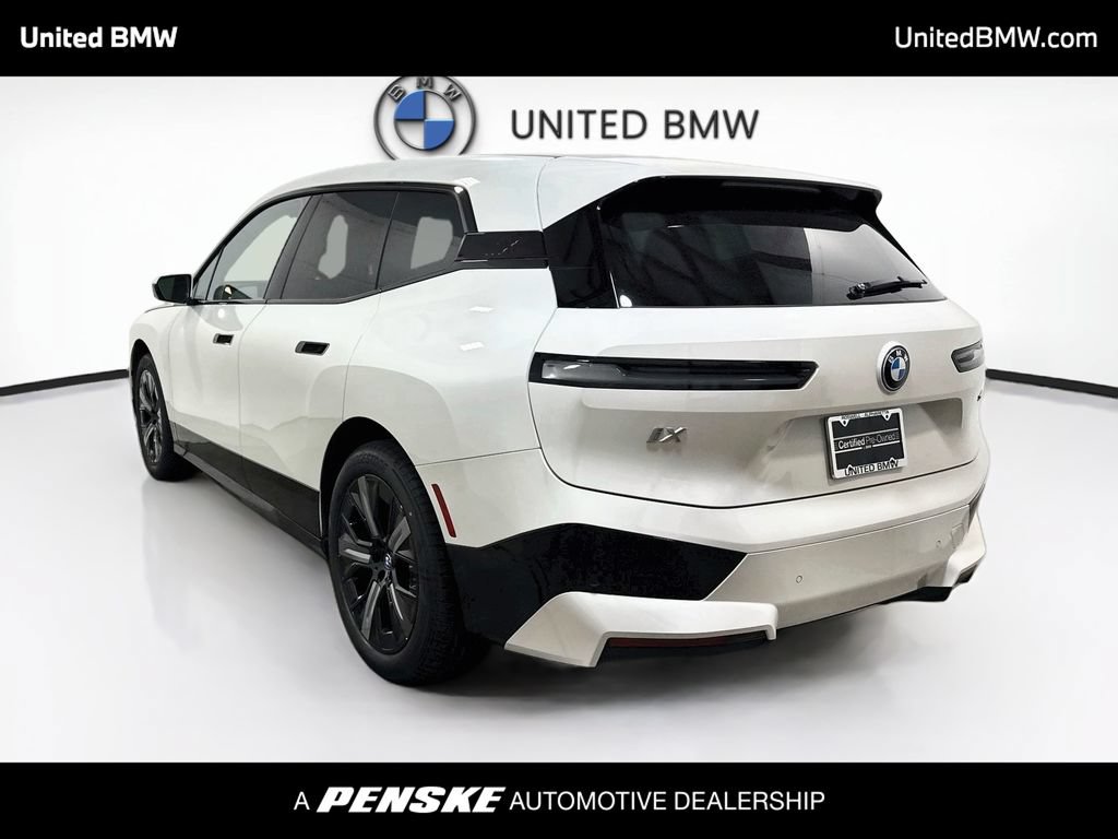 Used 2024 BMW iX xDrive50 w/ Sport Package AWD/4WD image 7