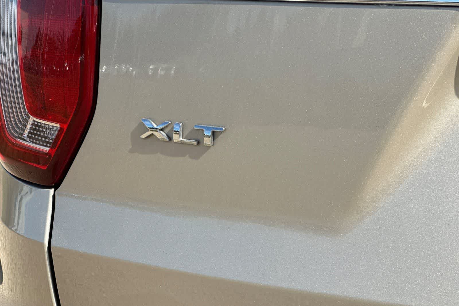 Used 2017 Ford Explorer XLT FWD image 13