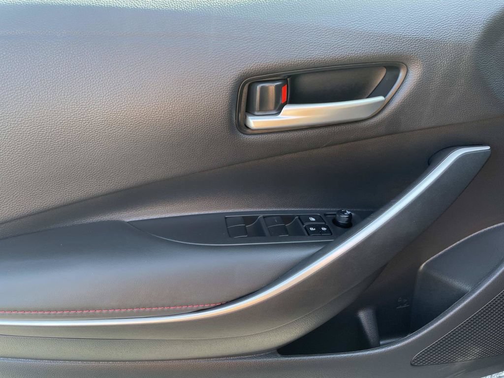 Used 2025 Toyota Corolla SE FWD image 19