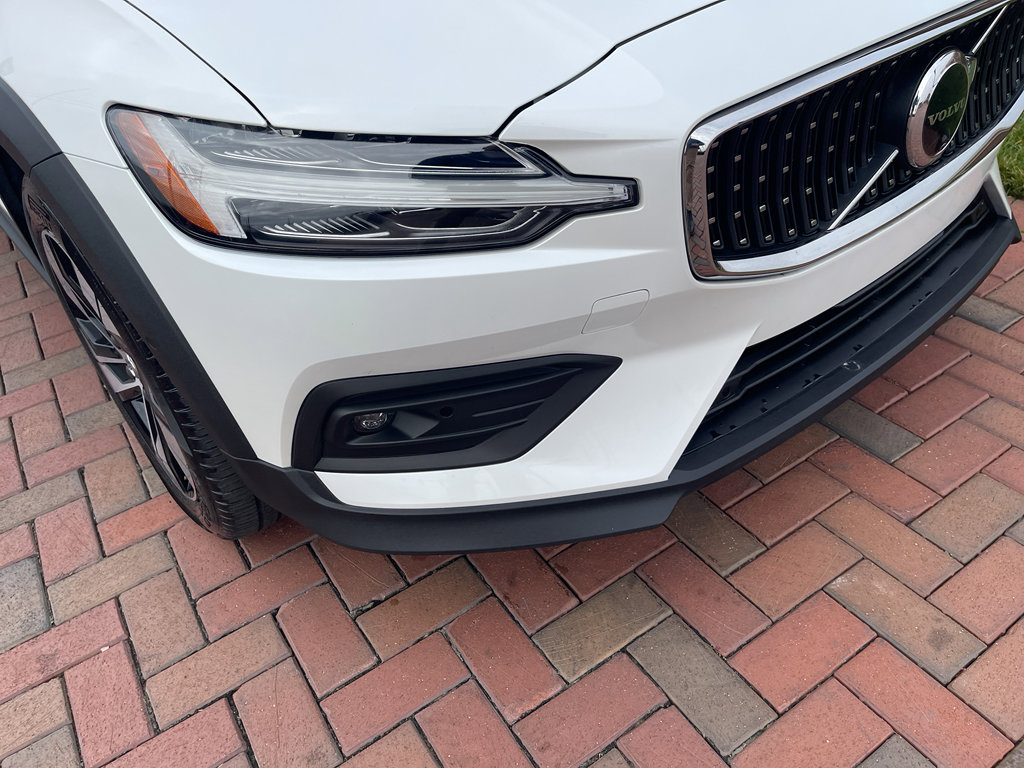 Used 2025 Volvo V60 B5 Cross Country Plus image 4