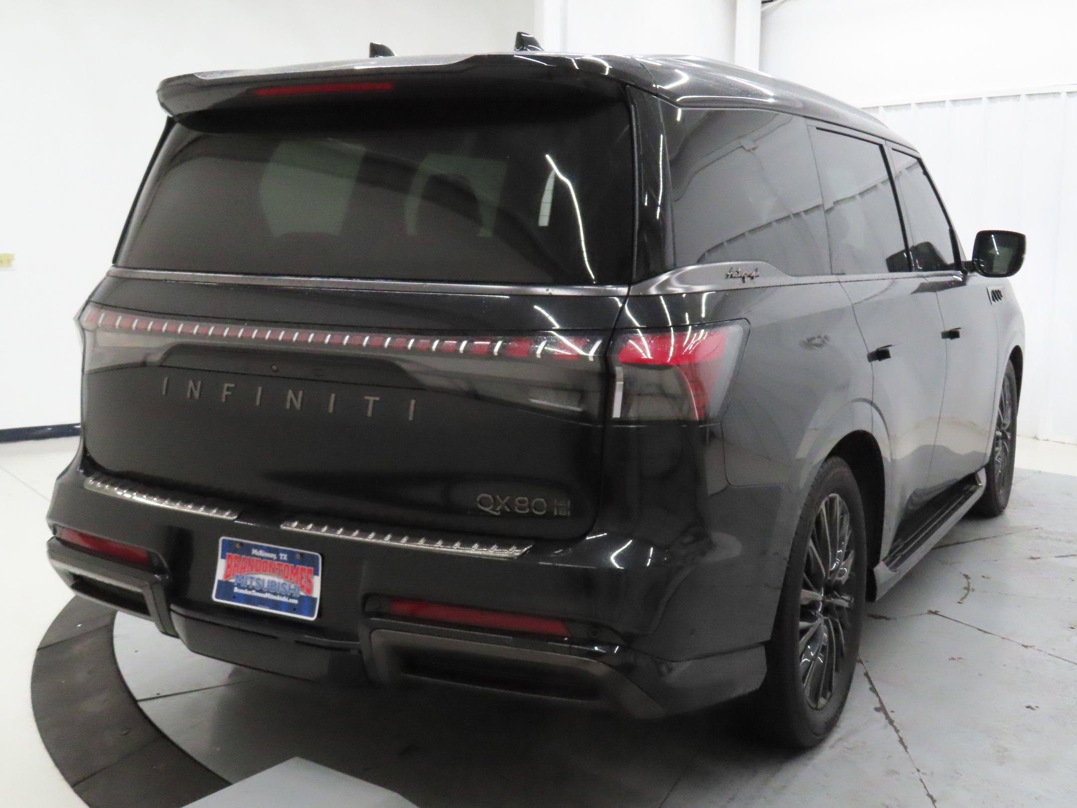 Used 2025 INFINITI QX80 Autograph image 3
