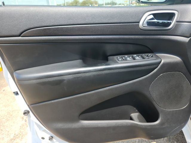 Used 2018 Jeep Grand Cherokee Altitude RWD image 29