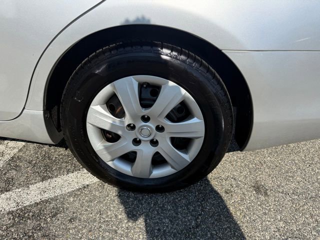 Used 2011 Toyota Camry LE image 12