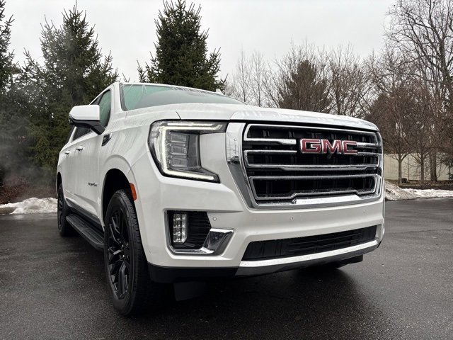 Used 2024 GMC Yukon XL SLT w/ SLT Premium Package image 11