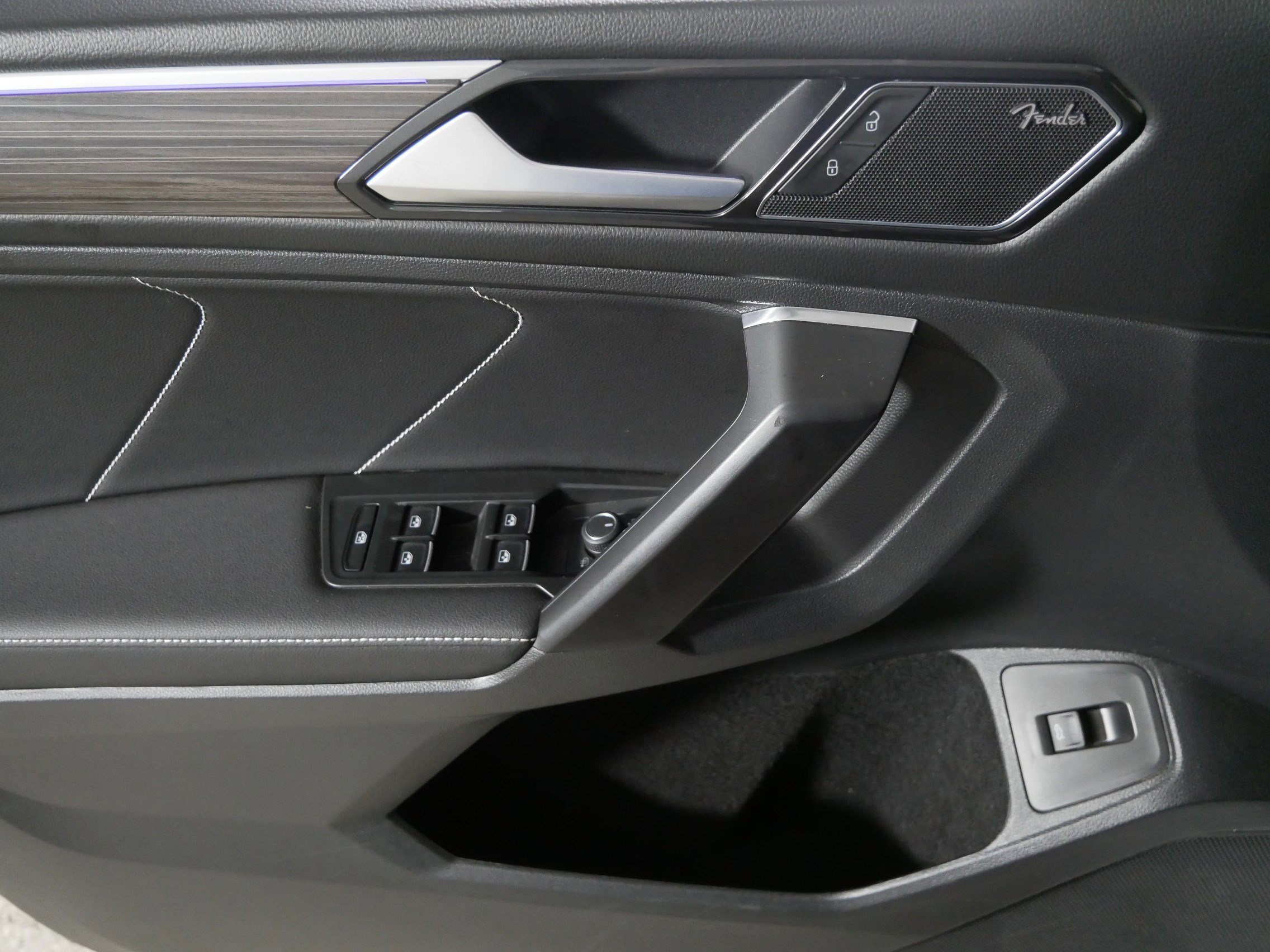 Used 2023 Volkswagen Tiguan SEL R-Line image 19