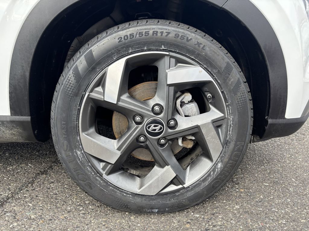 Used 2025 Hyundai Venue SEL FWD image 9