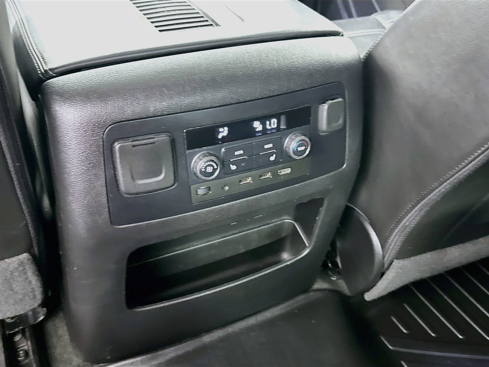 Used 2018 GMC Yukon Denali AWD/4WD image 29