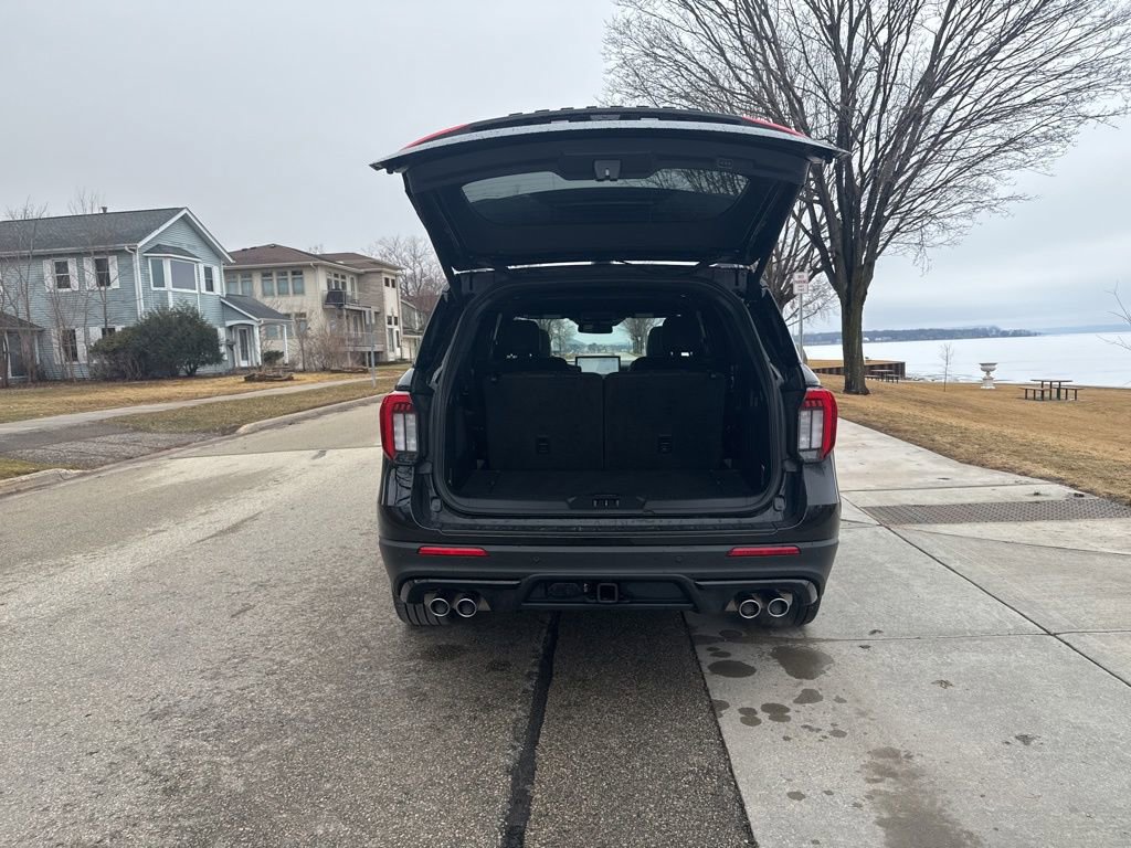 Used 2025 Ford Explorer ST image 12