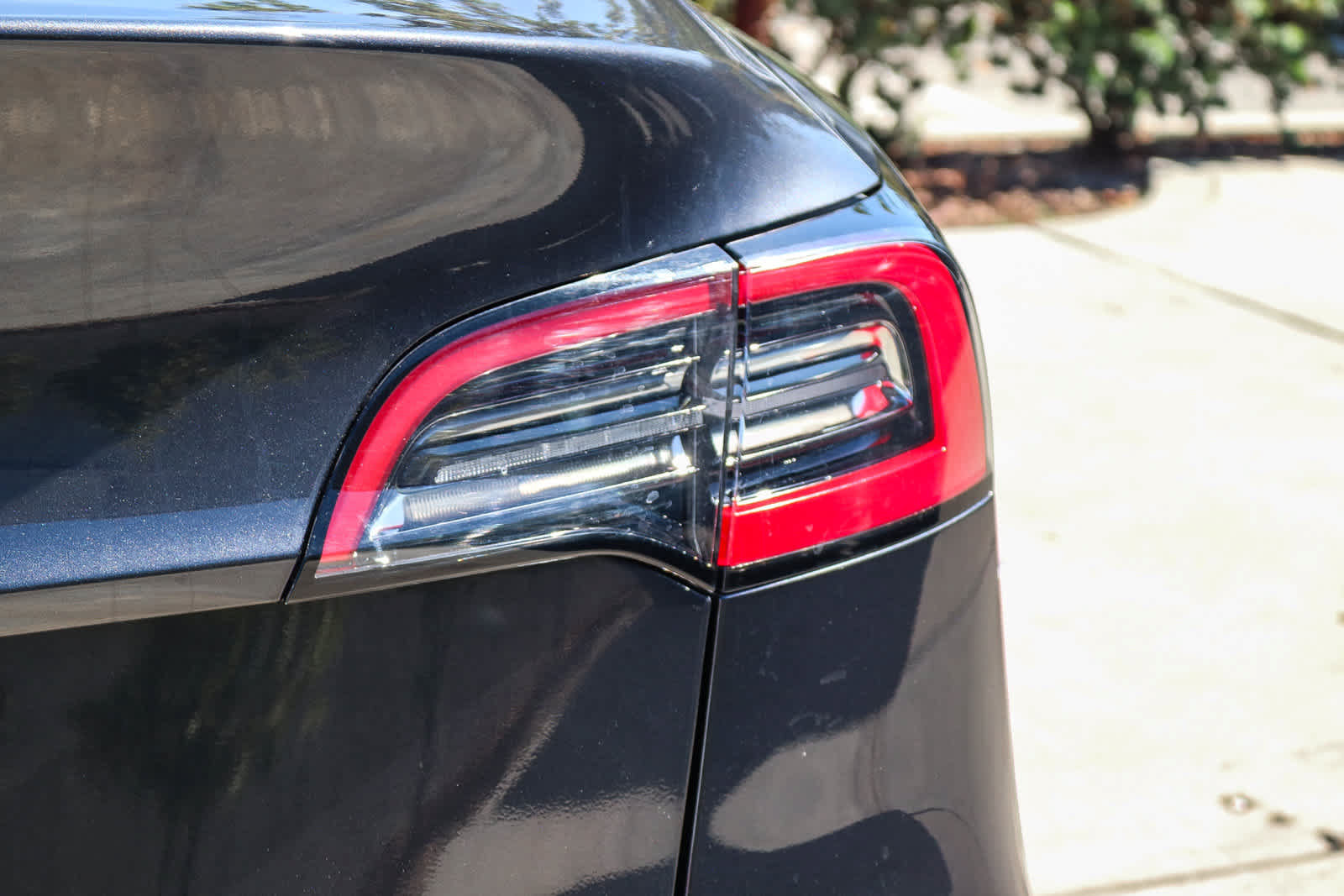 Used 2025 Tesla Model Y Long Range RWD image 7