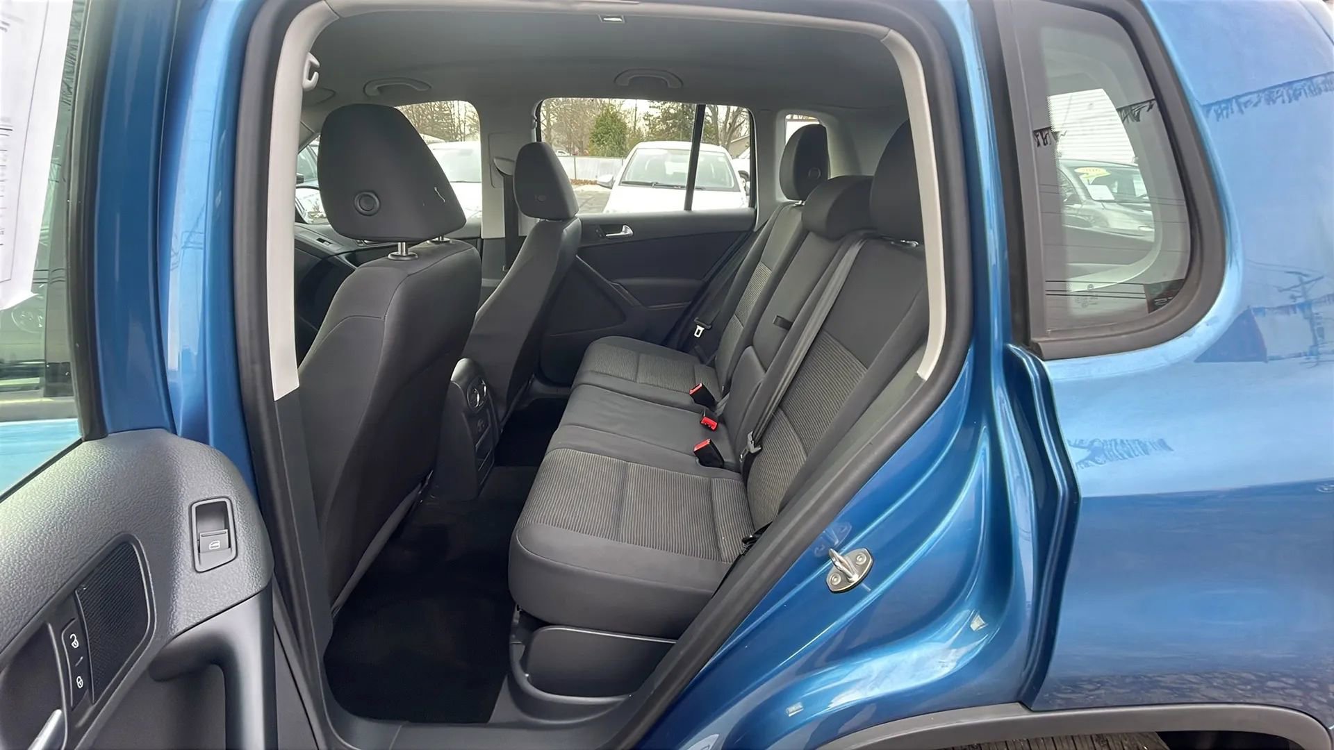 Used 2017 Volkswagen Tiguan Limited w/ Alloy Wheels Package image 16