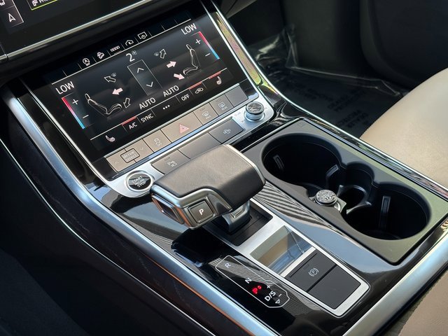 Used 2023 Audi Q8 Premium image 20