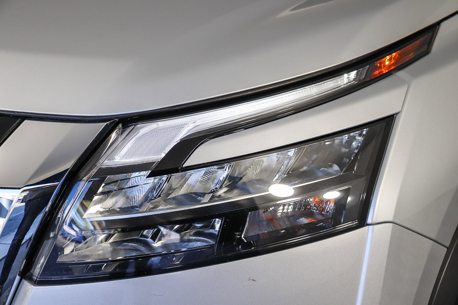 Used 2025 Nissan Pathfinder SL FWD image 4