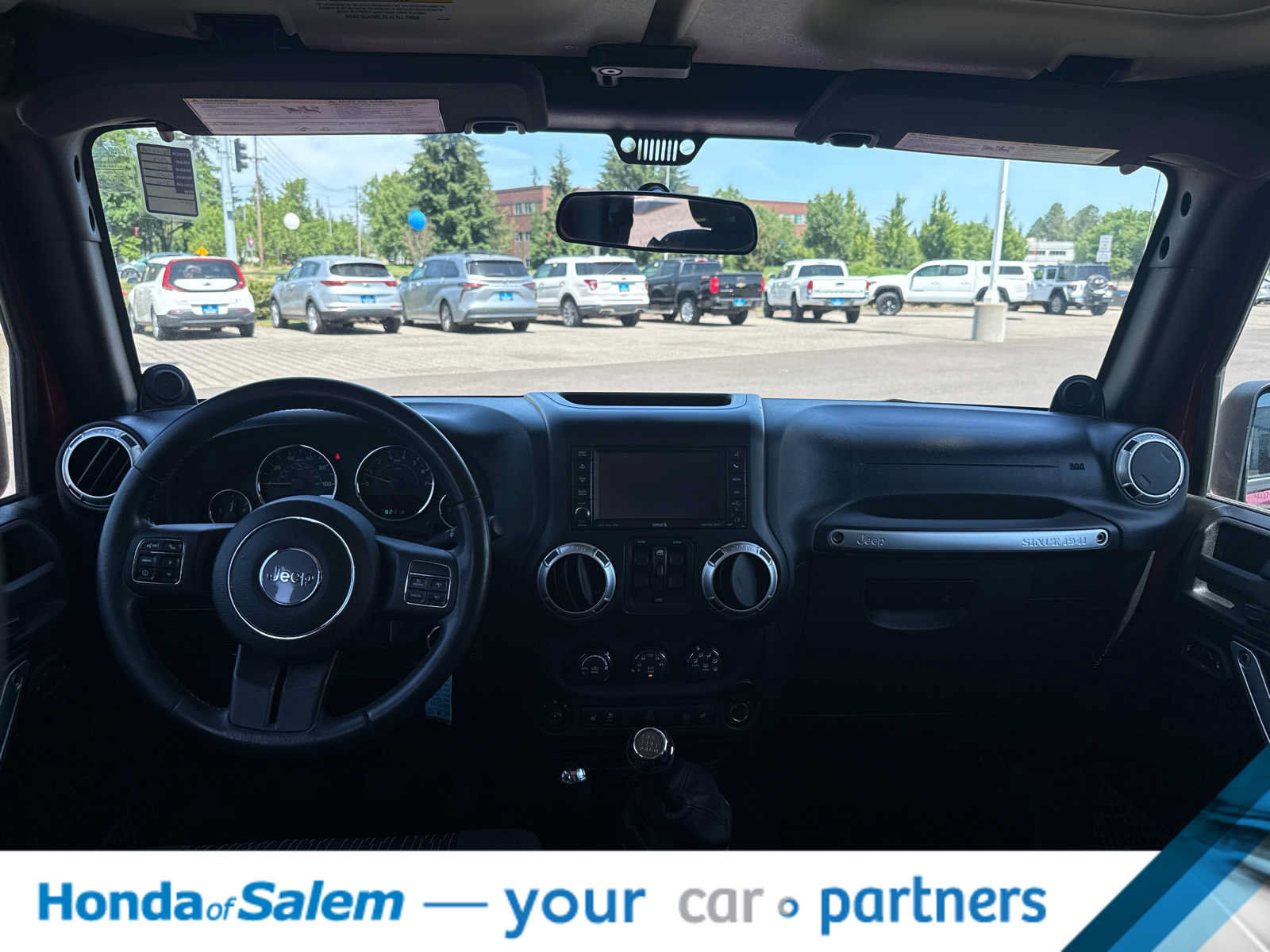 Used 2012 Jeep Wrangler Unlimited Rubicon w/ Connectivity Group AWD/4WD image 10