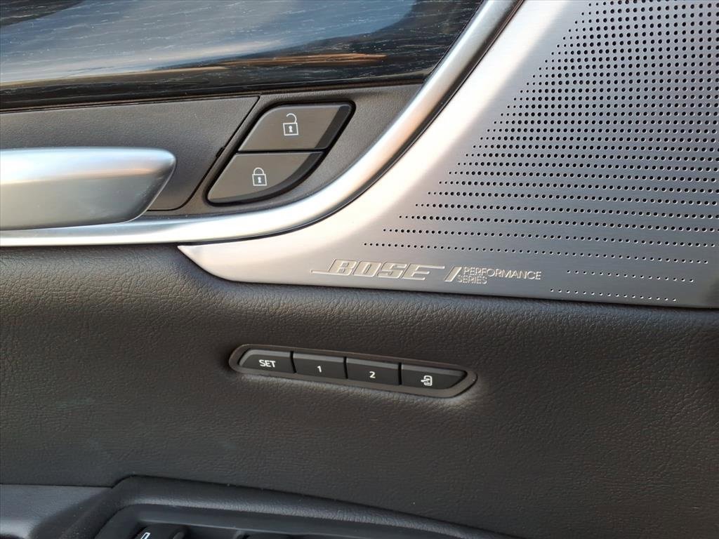 Used 2025 Cadillac XT5 Premium Luxury image 12