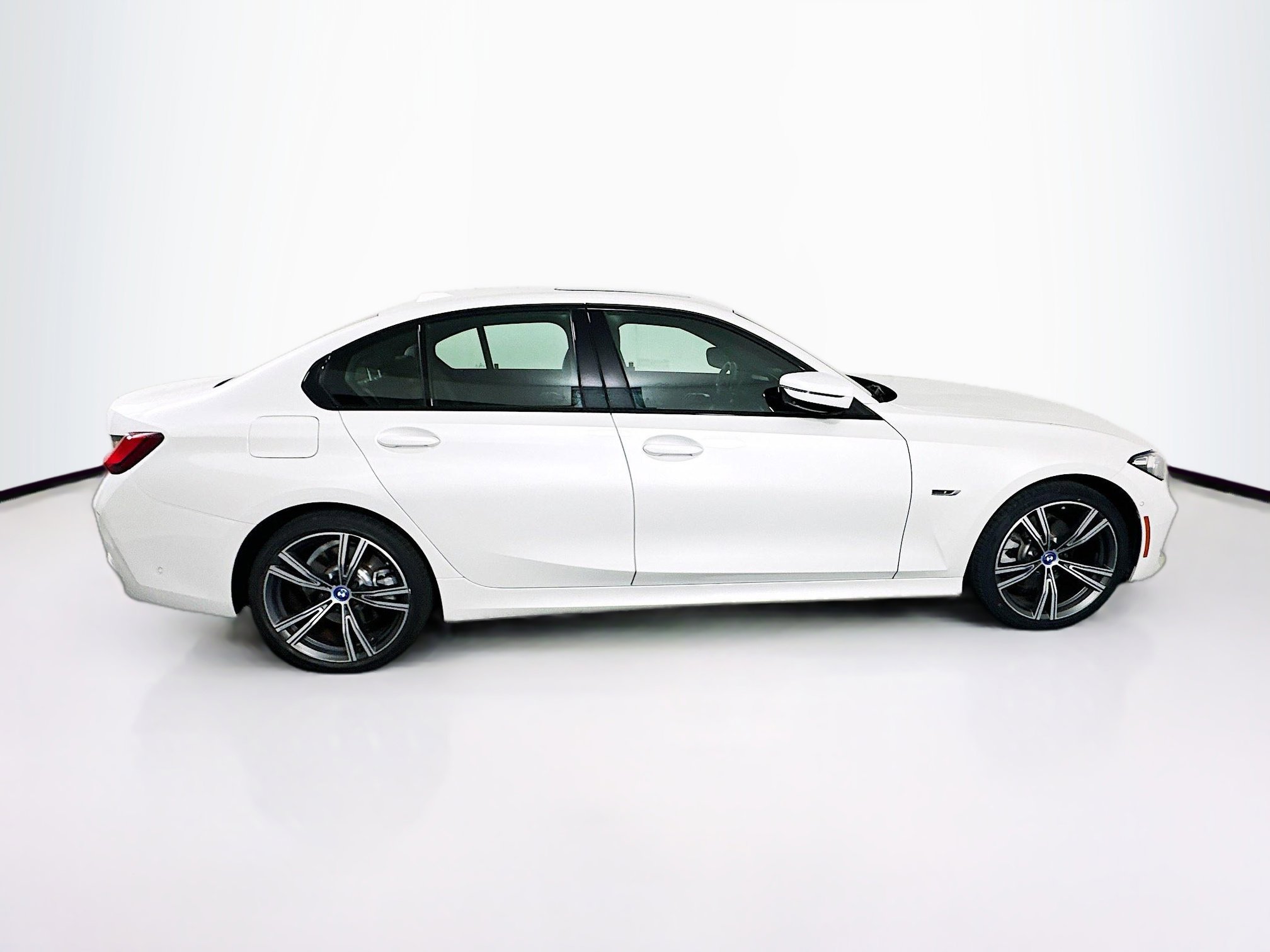 Used 2023 BMW 330e w/ Parking Assistance Package image 10