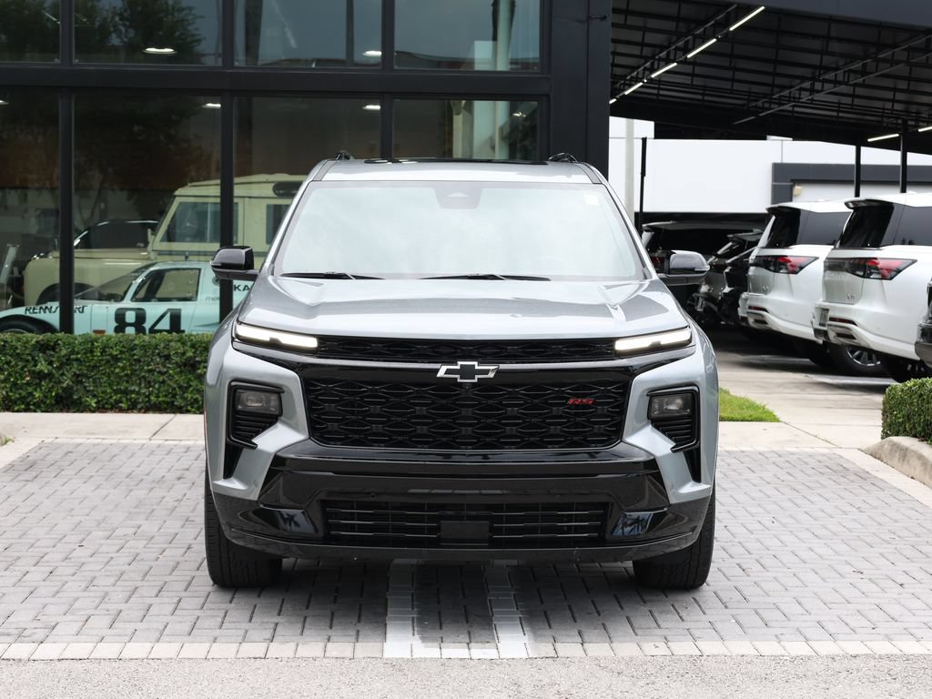 Used 2025 Chevrolet Traverse RS FWD image 3