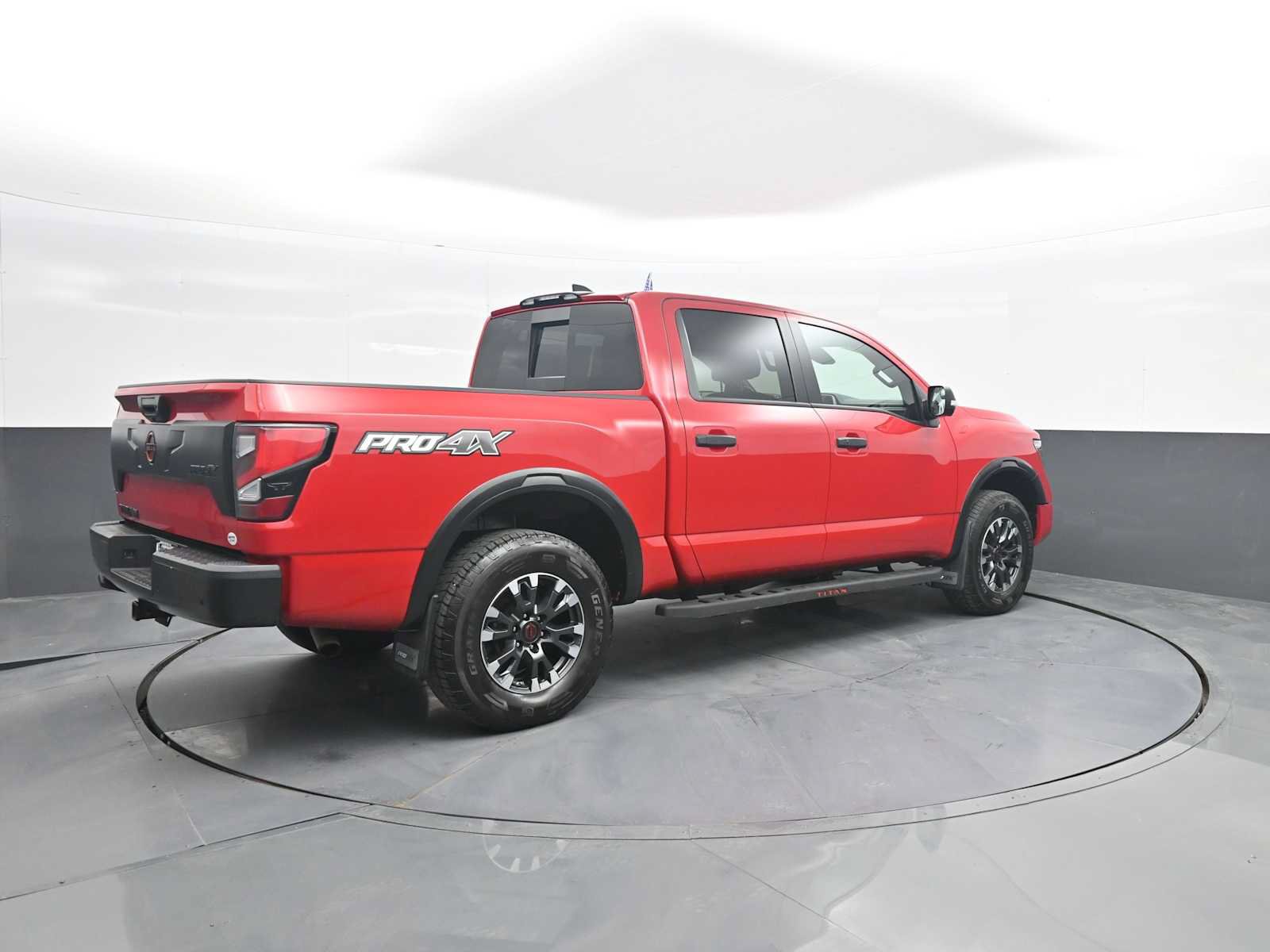 Used 2024 Nissan Titan PRO-4X w/ Pro-4x Convenience Package AWD/4WD image 8