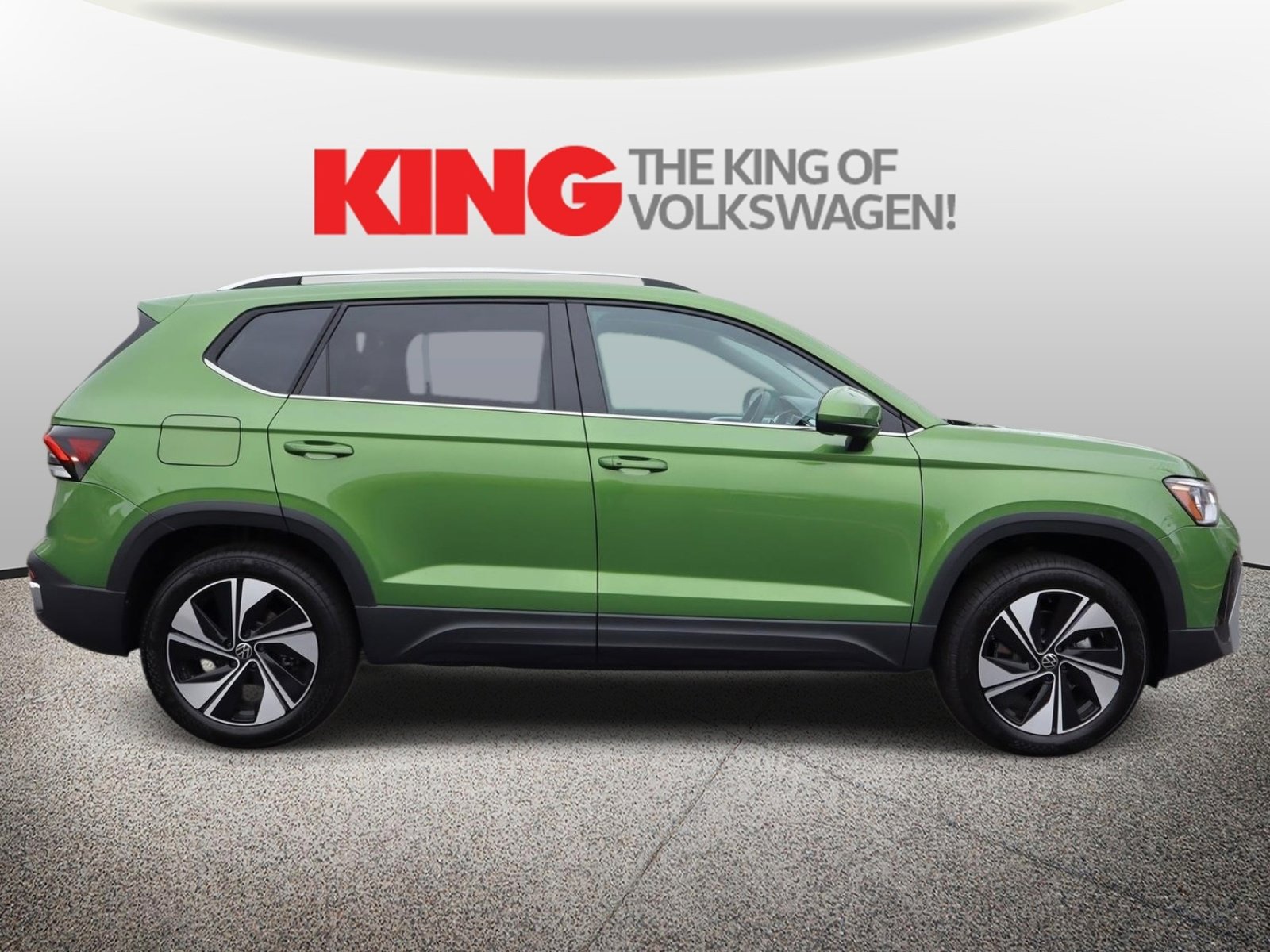 New 2026 Volkswagen Taos SE image 2