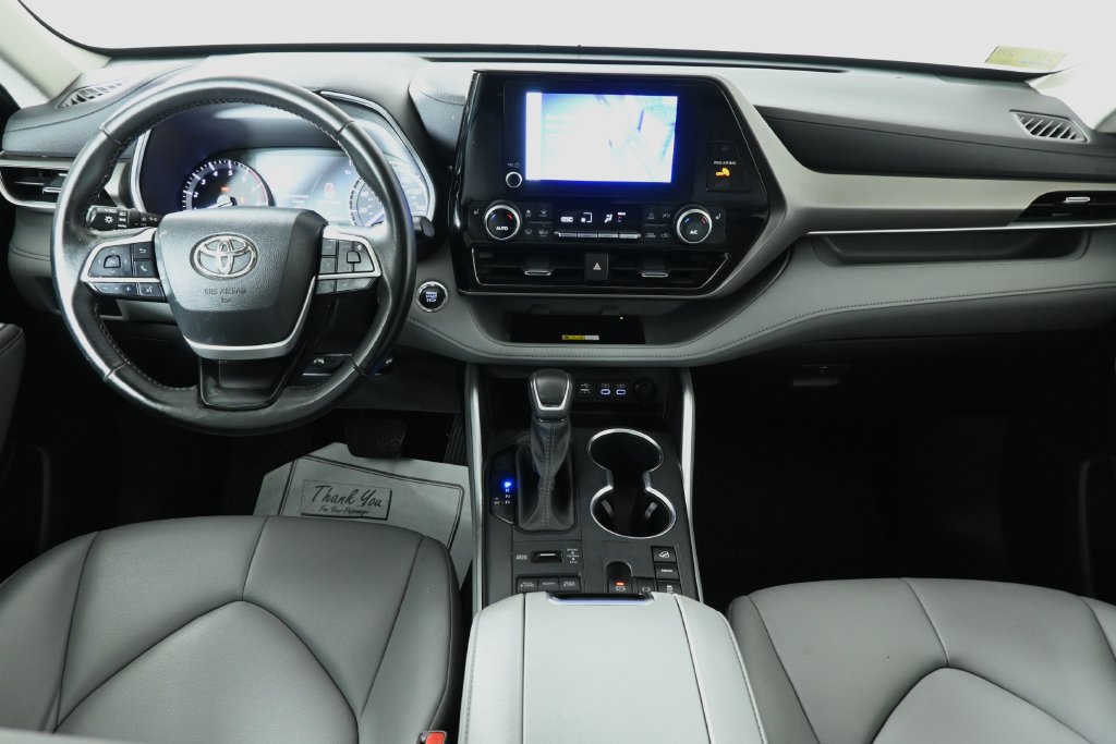 Used 2023 Toyota Highlander XLE AWD/4WD image 17