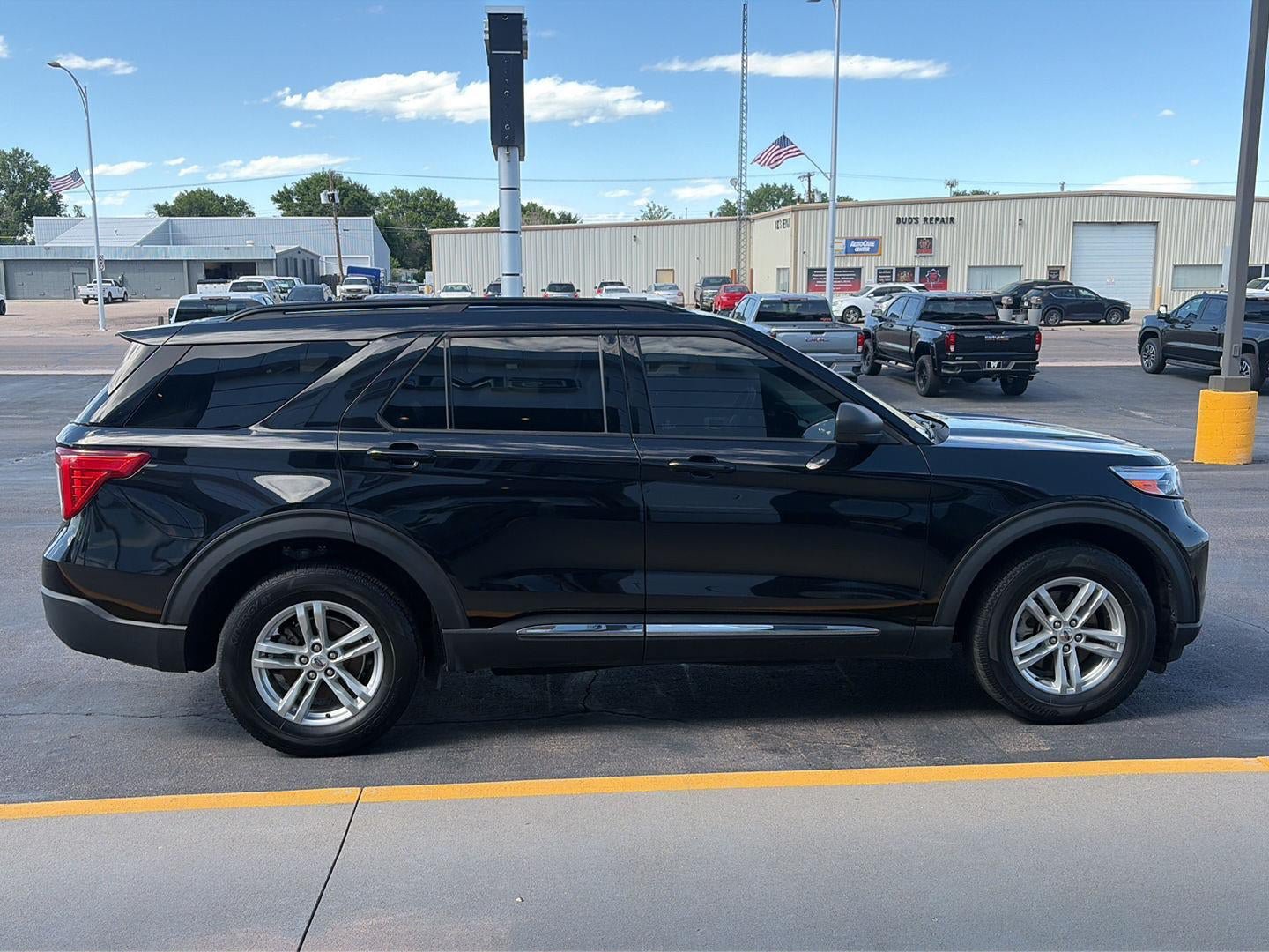 Used 2022 Ford Explorer XLT w/ Equipment Group 202A AWD/4WD image 5