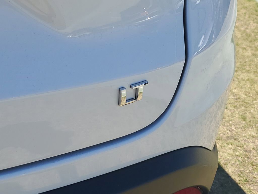 Used 2025 Chevrolet Trax LT FWD image 9