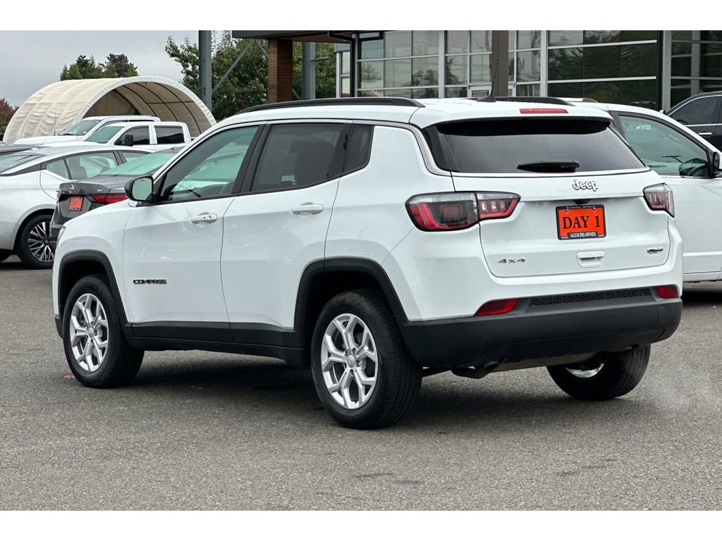 Used 2024 Jeep Compass Latitude image 8