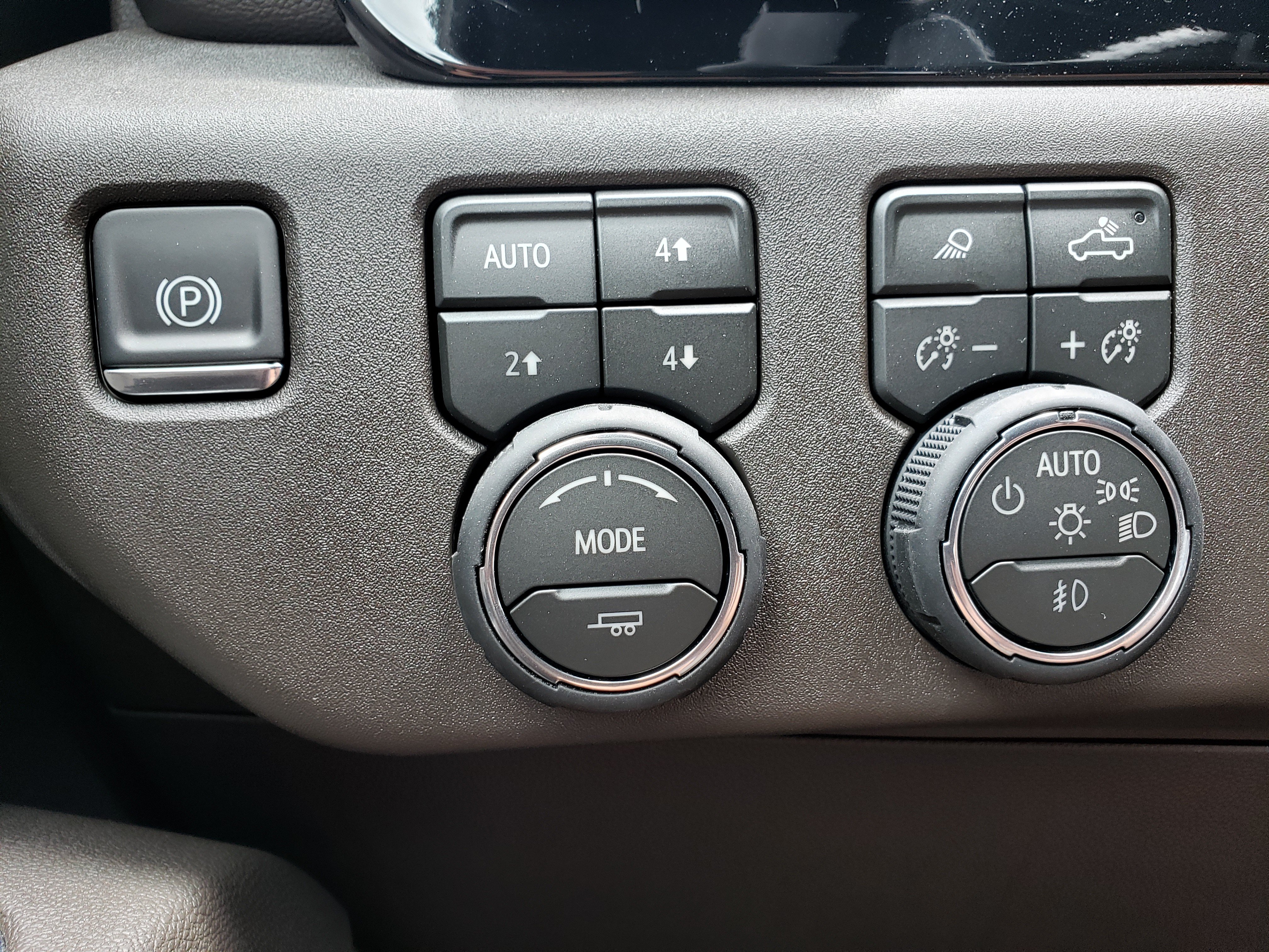 New 2026 Chevrolet Silverado 1500 LTZ w/ LTZ Premium Package AWD/4WD image 13