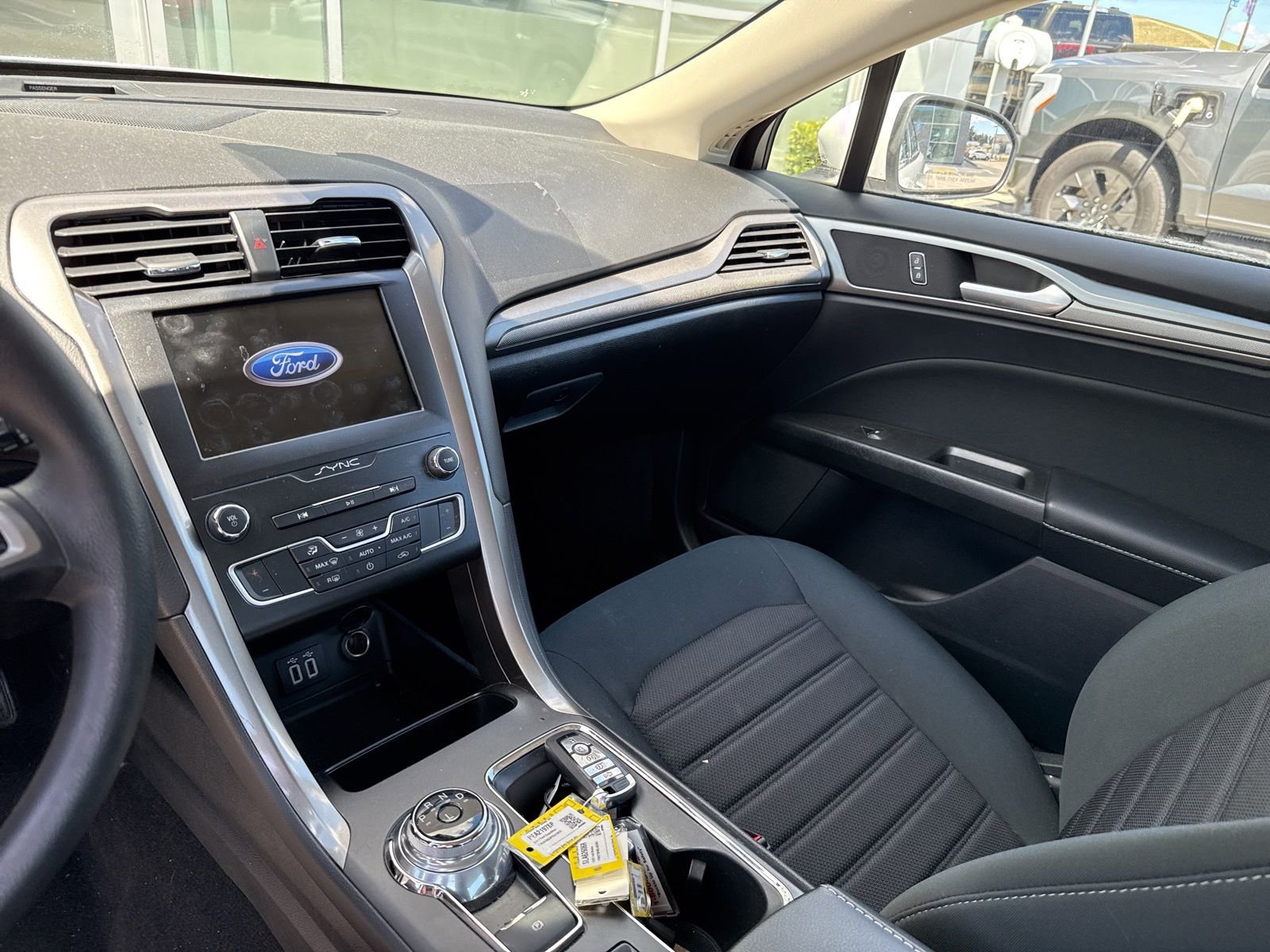 Used 2019 Ford Fusion SE FWD image 14