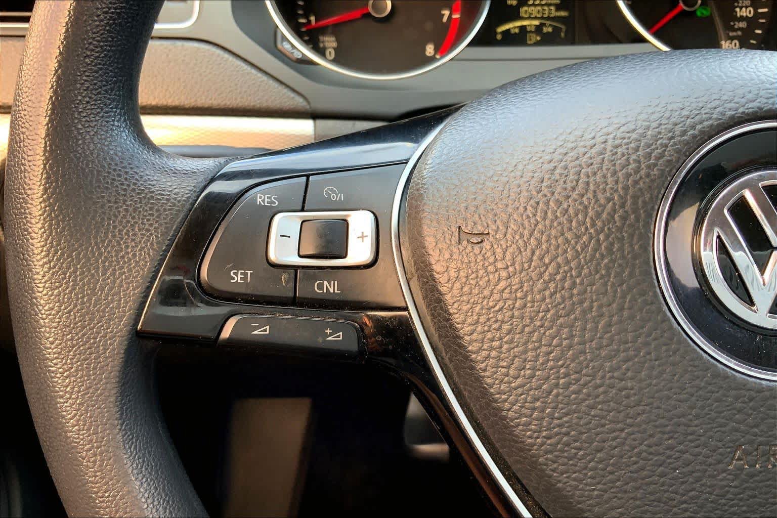 Used 2015 Volkswagen Jetta SE FWD image 23